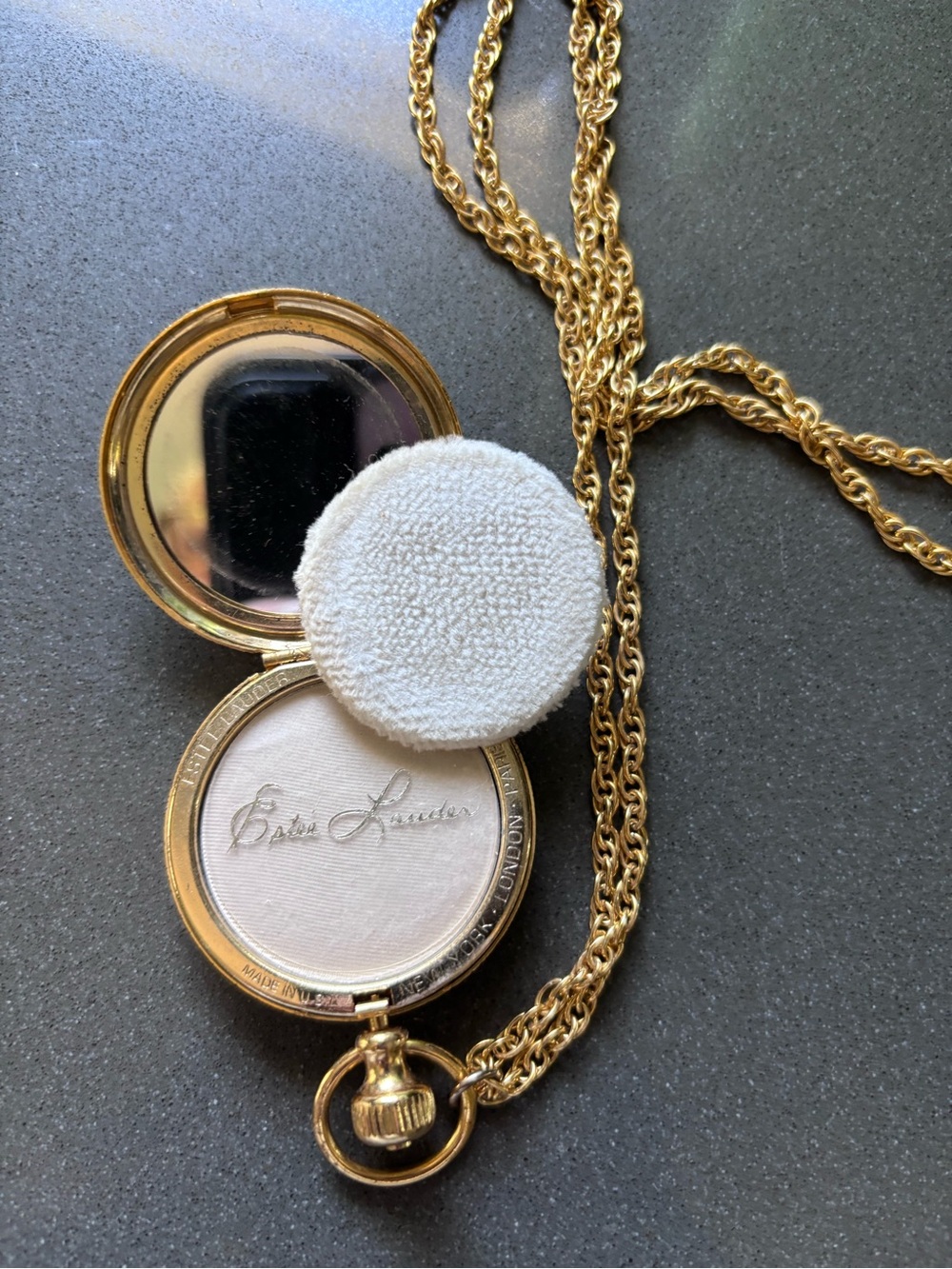Estee Lauder Compact Setting Powder in White with Gold Case